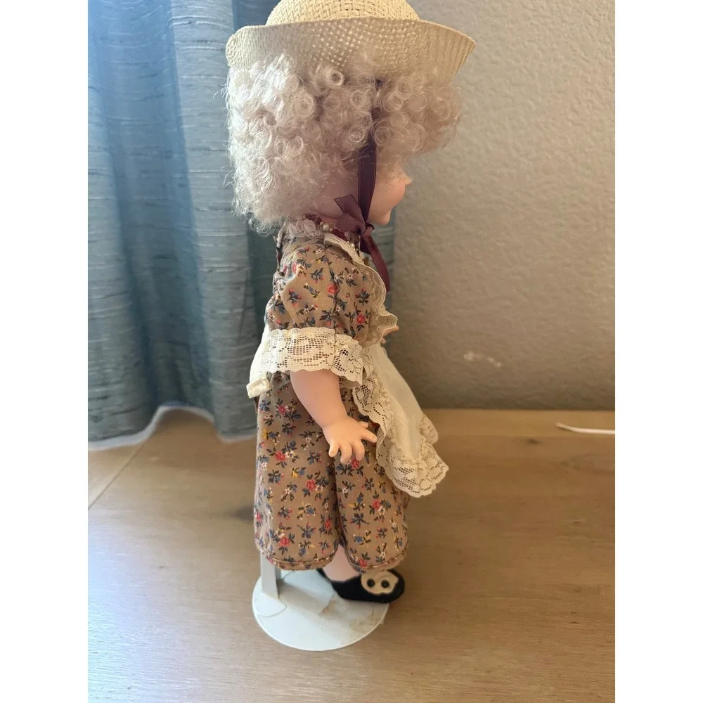Vintage Blonde Curly Hair Doll Brown Floral Lace Dress Straw Hat Stand 12in‎